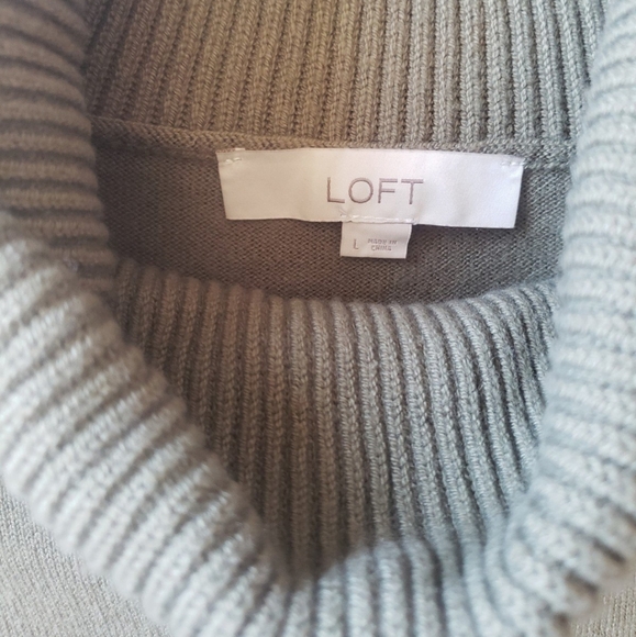 LOFT loose turtleneck sweater - Picture 2 of 2